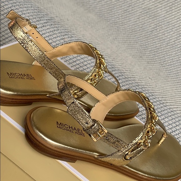 MICHAEL KORS ELSA THONG METALLIC PU PALE GOLD - Picture 12 of 16